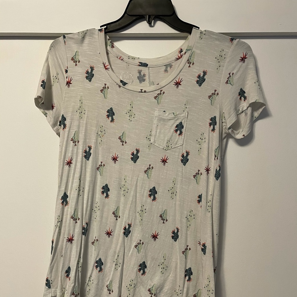Maurices small tee
